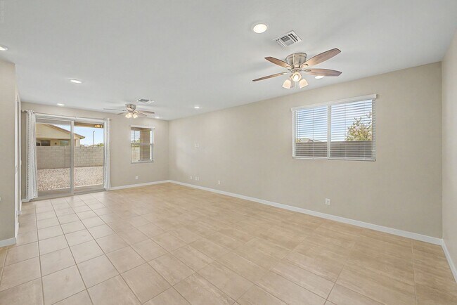 Foto del edificio - 4 bedroom 1 Story Home
