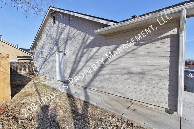 Building Photo - Affordable Single-Level Unit