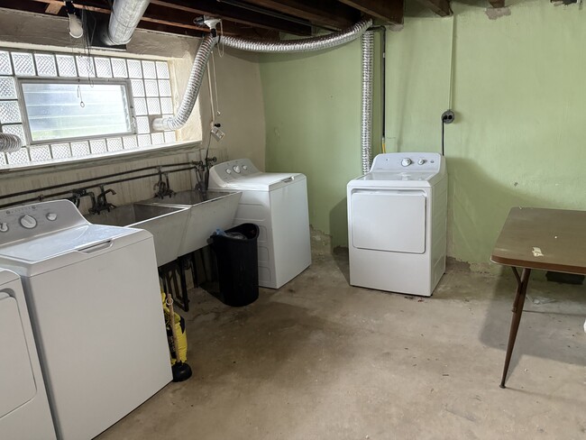 Building Photo - 1235 Fuller St