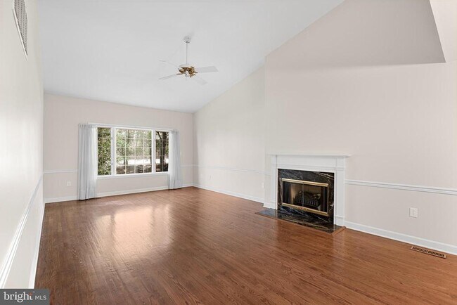Foto del edificio - 1175 S Washington St