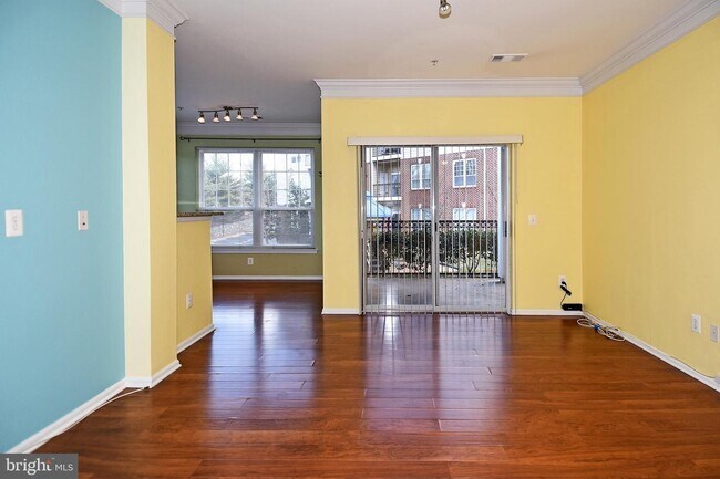 Foto del edificio - 1550 Spring Gate Dr.