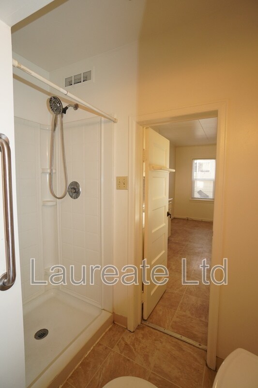 Foto del edificio - 1436.5 Kenton St
