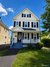 Building Photo - 11 Hine St