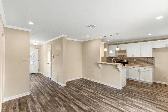 Building Photo - 112 Grambling Ct