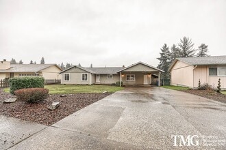 Building Photo - 5706 NE 77th St