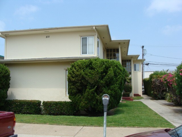 Building Photo - 231 Church Ave