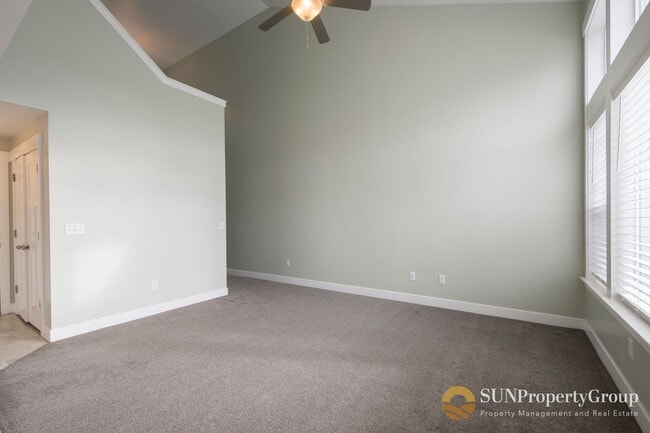 Building Photo - Stunning Townhome In Desirable Riverton Area