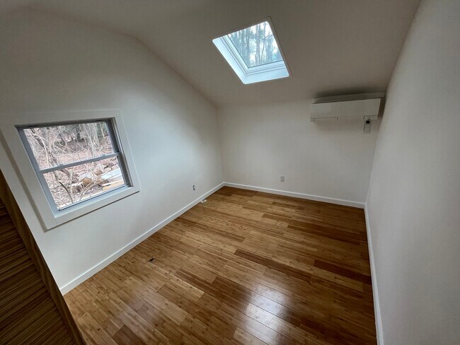 Foto del edificio - 211 Tinker St