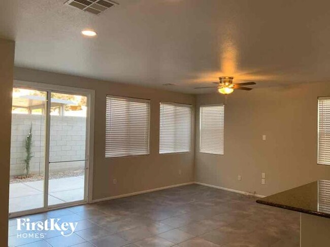 Building Photo - 2600 Rainbow River Dr
