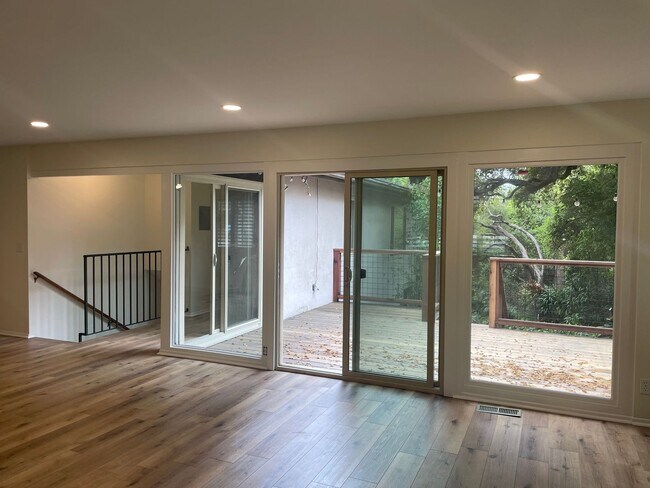 Foto del edificio - Upper East/Mission Area 3 Bedroom Home - Available Mid-August