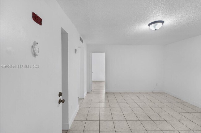 Building Photo - 1305 W 53rd St