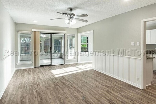 Foto del edificio - Charming home located in Ridglea North