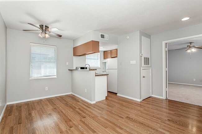 Building Photo - 1901 N Fitzhugh Ave