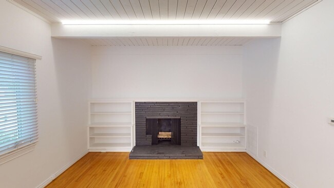 Interior Photo - 15900 Sunset