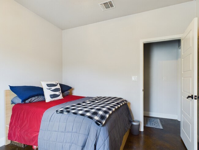 Building Photo - 2141 Stone Oak