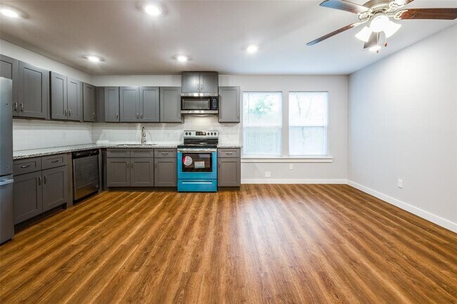 Building Photo - 8643 Sunderland Rd