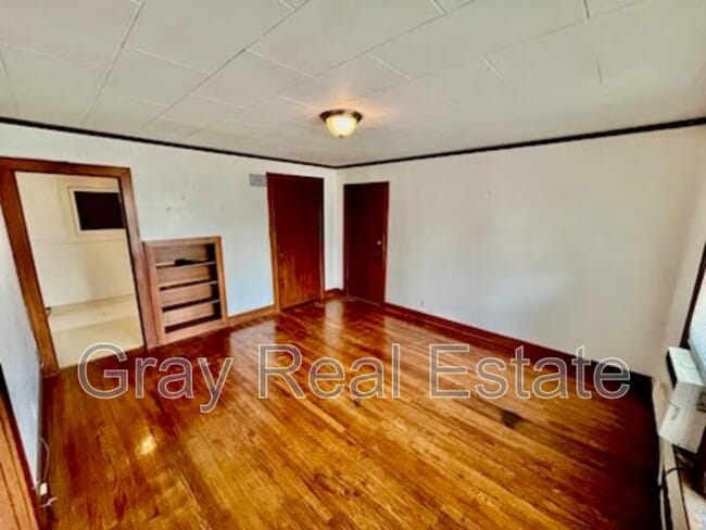 Foto del edificio - 1030 E 8th St