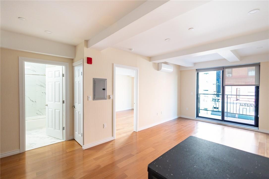 Foto principal - 402 W 50th St