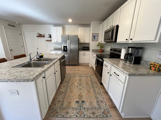 Building Photo - 5236 Peach Dr