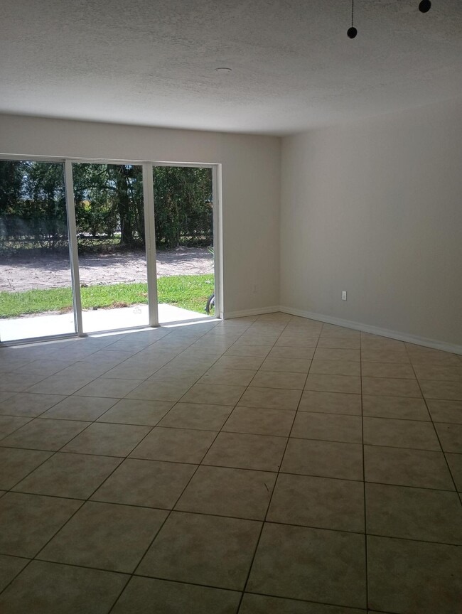 Building Photo - 203 Southland Dr