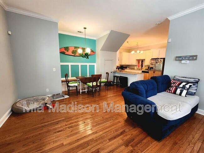 Foto del edificio - 305 E Duffy St