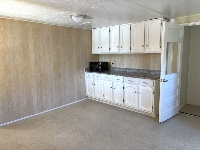 Foto del edificio - 2425 Mountain Rd NW