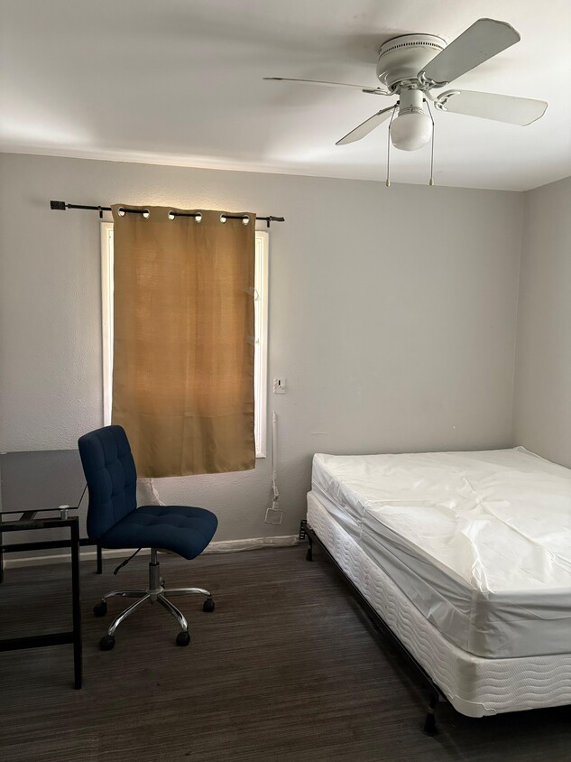 Foto principal - 3428 S Budlong Ave