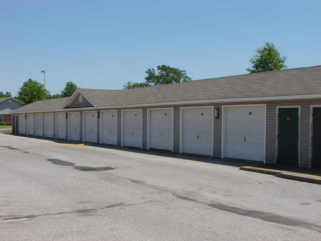 Building Photo - Greenview Estates Apartments