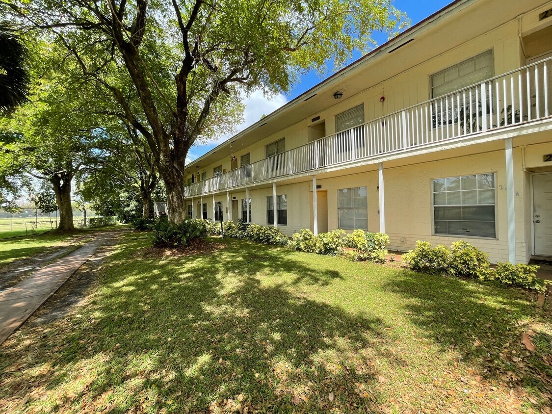 Primary Photo - 2506 Riverside Dr