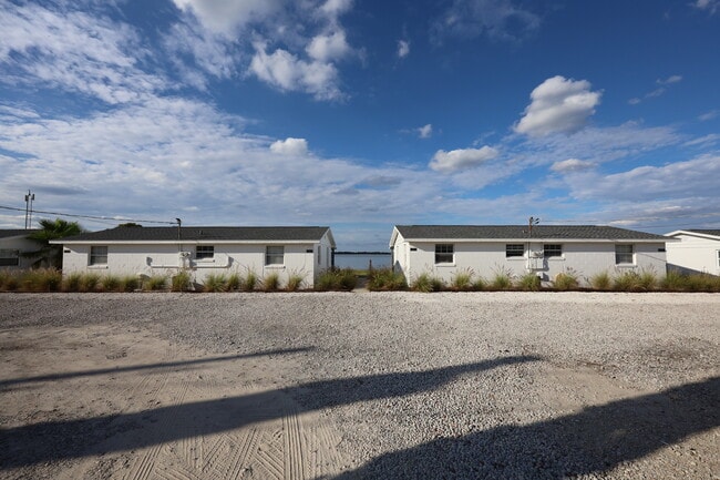 Building Photo - 1221 W Pierce St