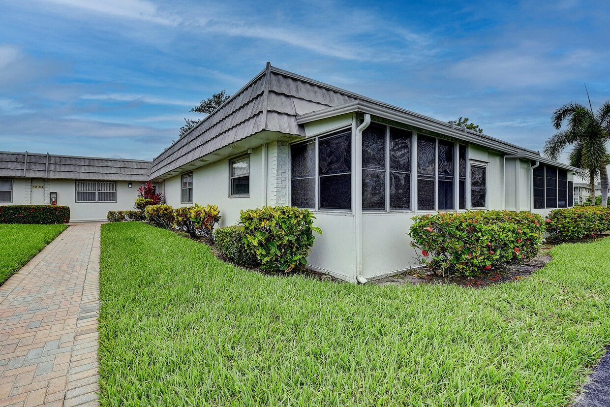 Primary Photo - 143 Valencia Blvd