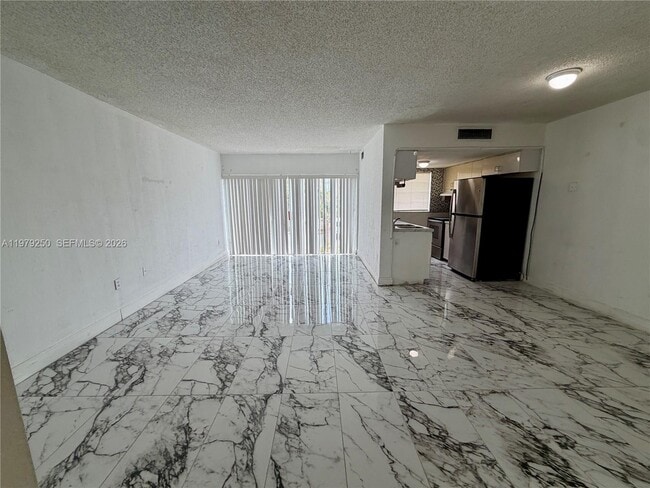 Foto del edificio - 9390 W Flagler St