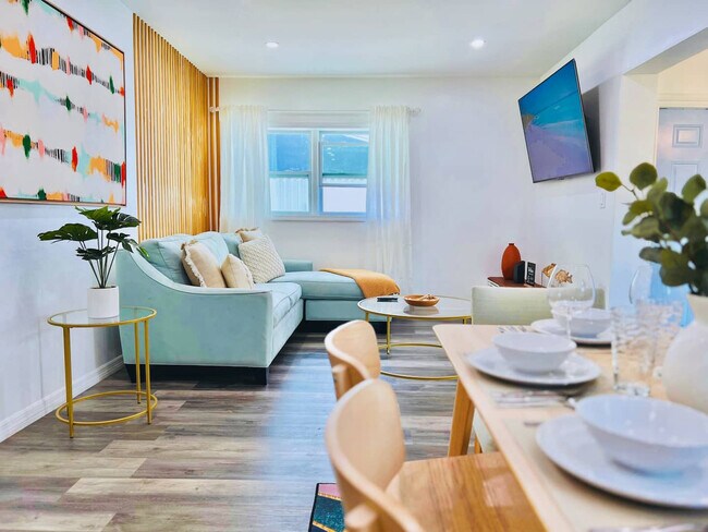 Foto del edificio - 660 NE 57th Ct