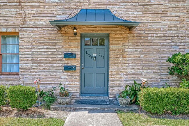 Foto del edificio - 4511 Larch Ln