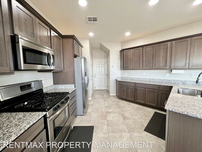 Foto del edificio - 4 br, 2.5 bath House - 8915 DRUMMER BAY AVE