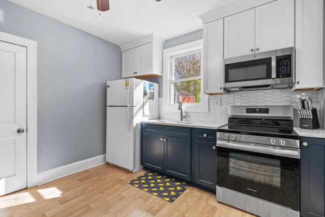 Building Photo - 305 Pennington St