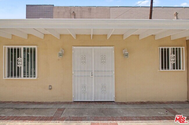 Foto del edificio - 2153 Glendon Ave