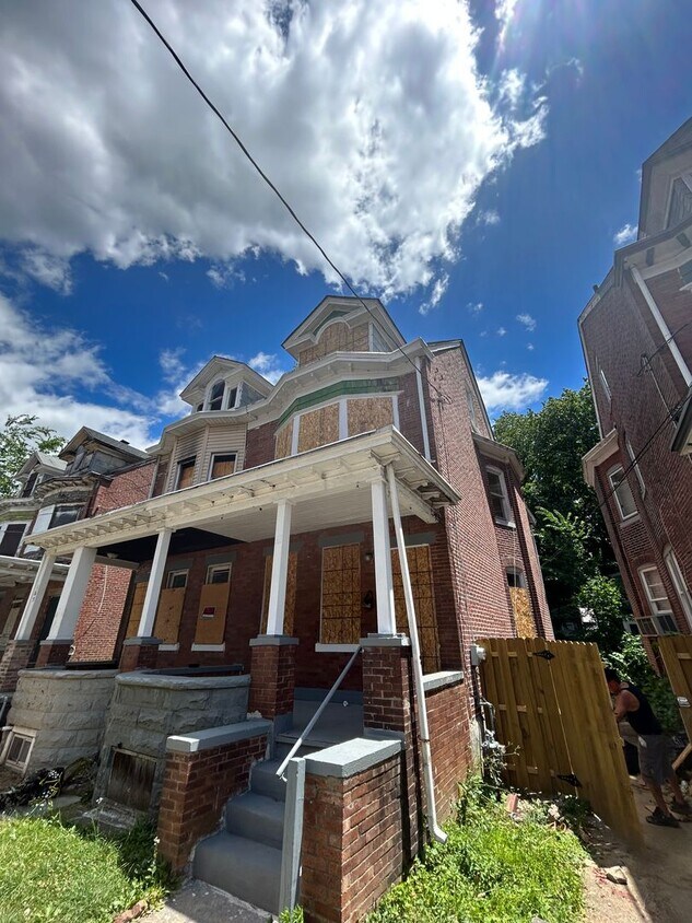 Building Photo - 163 Hoffman Ave