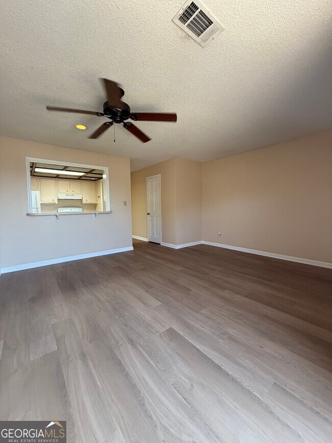 Foto del edificio - 3730 Old Flowery Branch Rd