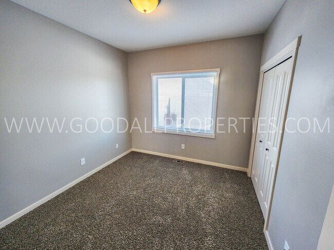 Foto del edificio - Beautiful 3 Bedroom 2.5 Bath walkout ranch in Ankeny