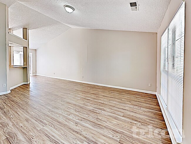 Building Photo - 3041 Old House Cir