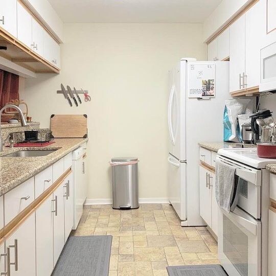 Foto del edificio - 1359 Heatherwood Ln