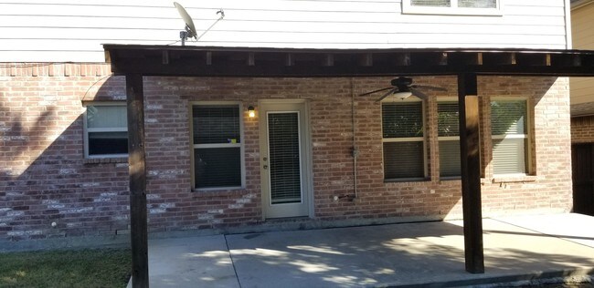 Building Photo - 1700 Martina Dr