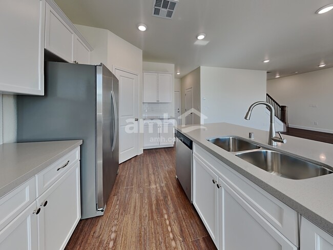 Foto del edificio - 6110 Theodore St