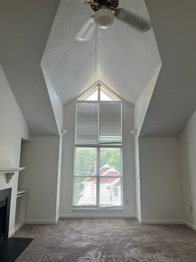 Foto del edificio - McIver Square Apartments