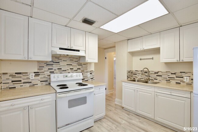 Foto del edificio - Beautiful 1/1 Well Appointed Apartment in ...