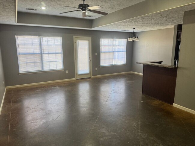 Building Photo - 1015 Wineberry Rd