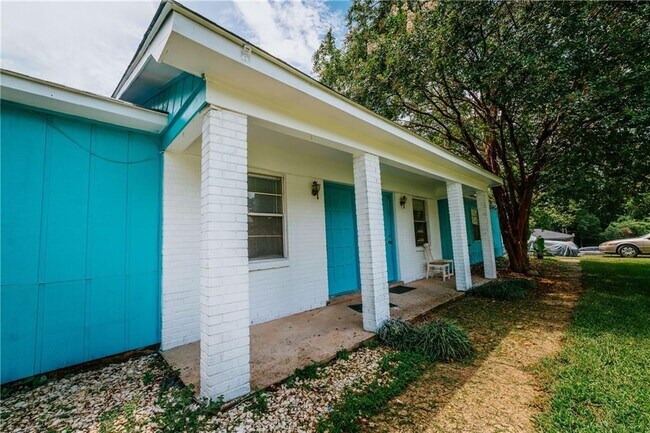 Building Photo - 8875 Maple St
