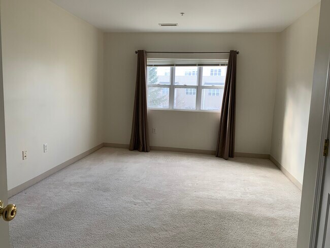 Master Bedroom - 140 Railroad Ave