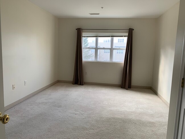 Master Bedroom - 140 Railroad Ave
